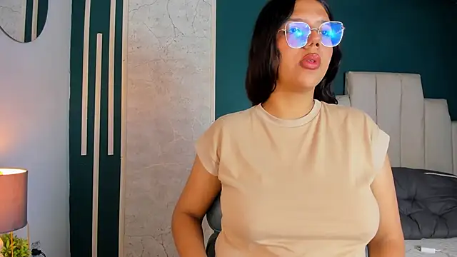 Violet Roux  online show from April 29, 3:43 am