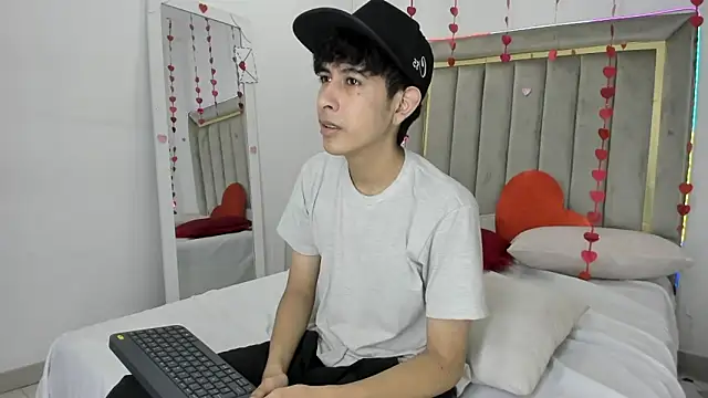 julian xx online show from February 18, 7:54 pm