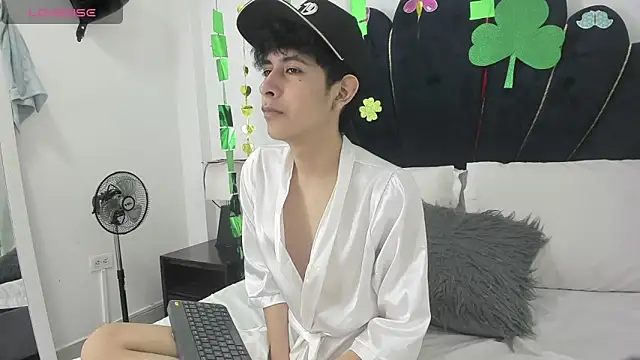 julian xx online show from March 4, 7:09 pm