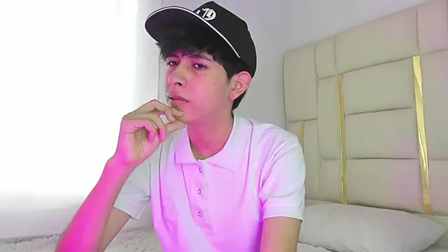 Snapshot of julian_xx chatting on June 3, 7:41 pm julian xx online show from June 3, 7:41 pm