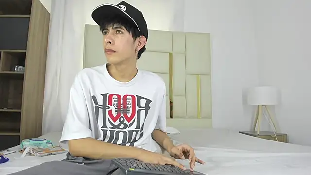 Snapshot of julian_xx chatting on July 30, 9:25 pm julian xx online show from July 30, 9:25 pm