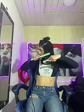 Snapshot of honeyluxe_ chatting on July 28, 8:45 pm honeyluxe online show from July 28, 8:45 pm