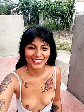 Snapshot of andrea_rose69 chatting on February 25, 11:53 am andrea rose69 online show from February 25, 11:53 am