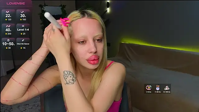 Snapshot of Luna_Beverly chatting on May 10, 5:29 pm Luna Beverly online show from May 10, 5:29 pm