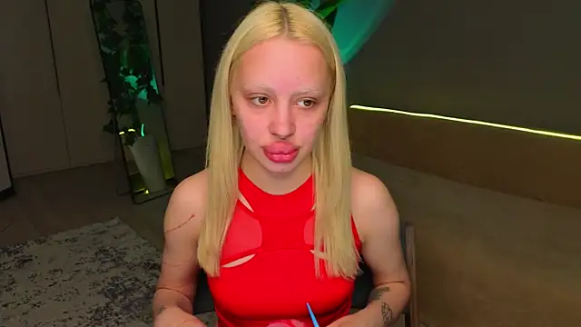 Snapshot of Luna_Beverly chatting on May 21, 8:38 pm Luna Beverly online show from May 21, 8:38 pm