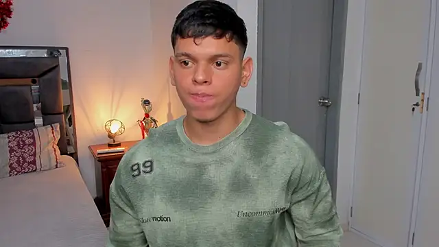 Snapshot of stefan_leenox chatting on February 5, 11:53 pm stefan leenox online show from February 5, 11:53 pm