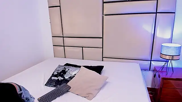 alejandra loppez online show from February 2, 7:34 pm