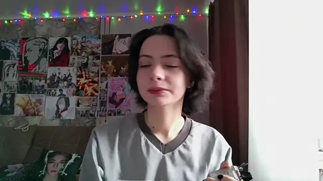 LxayBloom online show from January 19, 9:24 am