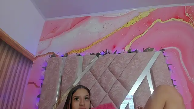 Snapshot of emily_velvet__ chatting on June 3, 6:57 pm emily velvet online show from June 3, 6:57 pm