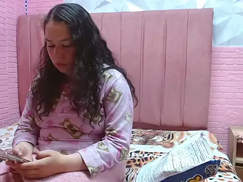 Snapshot of musaleva303av chatting on January 6, 2:37 am musaleva303av online show from January 6, 2:37 am