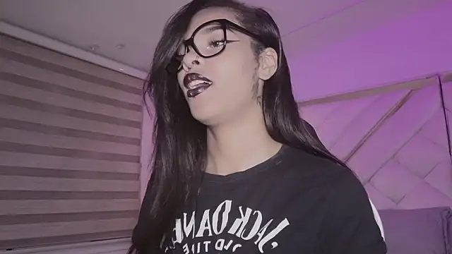 mia gatesvg online show from February 11, 3:00 am