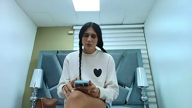 Snapshot of Atenea_sexxx chatting on May 8, 3:56 am Atenea sexxx online show from May 8, 3:56 am