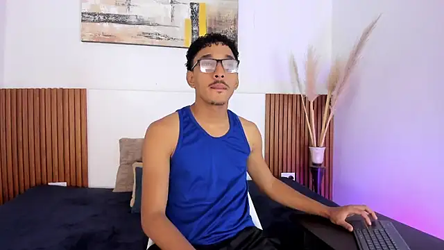 Julian Dark  online show from February 5, 3:44 am