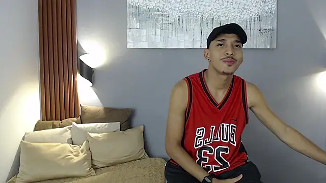 Julian Dark  online show from February 14, 5:15 am