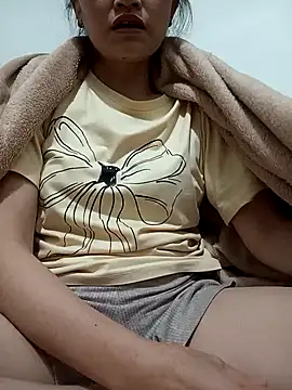 yumyum112 online show from March 14, 1:49 pm