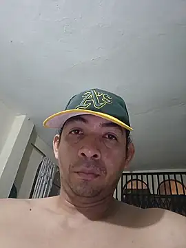 Snapshot of paladito01 chatting on May 5, 4:09 am paladito01 online show from May 5, 4:09 am