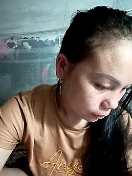 Snapshot of vanvan005 chatting on May 22, 10:48 pm vanvan005 online show from May 22, 10:48 pm