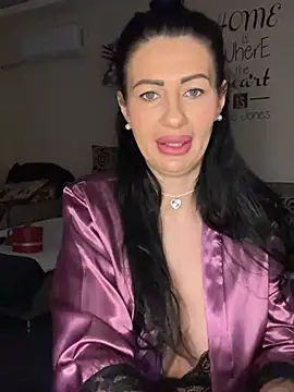 Snapshot of IRISWHITE17 chatting on February 20, 6:26 am IRISWHITE17 online show from February 20, 6:26 am