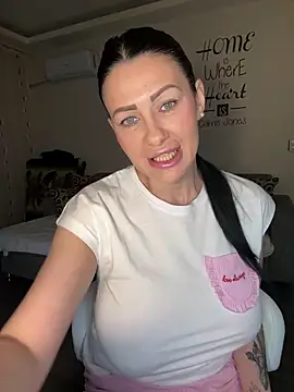 Snapshot of IRISWHITE17 chatting on March 9, 5:33 am IRISWHITE17 online show from March 9, 5:33 am