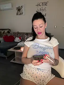 Snapshot of IRISWHITE17 chatting on March 16, 5:44 am IRISWHITE17 online show from March 16, 5:44 am