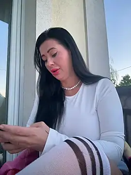 Snapshot of IRISWHITE17 chatting on July 9, 2:37 am IRISWHITE17 online show from July 9, 2:37 am