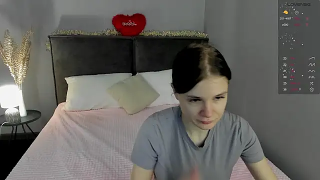 SkinyJoys online show from March 18, 1:42 am