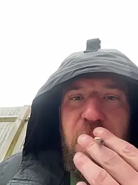 Snapshot of slutwifebbw chatting on March 29, 5:46 pm slutwifebbw online show from March 29, 5:46 pm