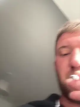 Snapshot of slutwifebbw chatting on April 9, 7:58 am slutwifebbw online show from April 9, 7:58 am