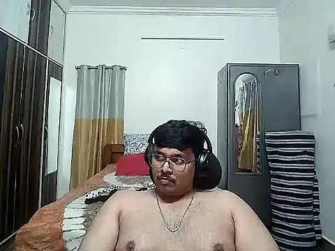 Snapshot of maxi23932 chatting on May 17, 11:28 am maxi23932 online show from May 17, 11:28 am