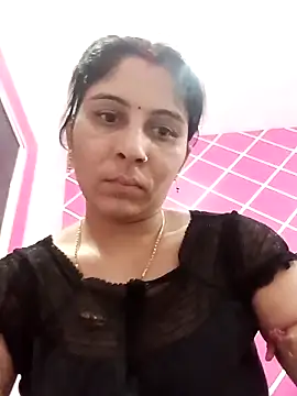 Snapshot of Hot_ree85 chatting on May 13, 2:58 pm Hot ree85 online show from May 13, 2:58 pm