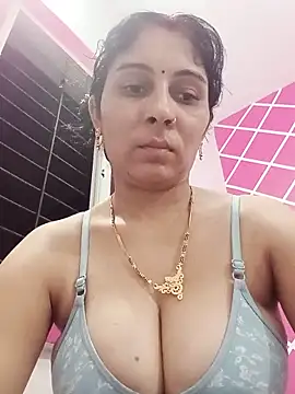 Snapshot of Hot_ree85 chatting on June 3, 2:47 am Hot ree85 online show from June 3, 2:47 am