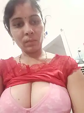 Snapshot of Hot_ree85 chatting on June 3, 5:29 pm Hot ree85 online show from June 3, 5:29 pm