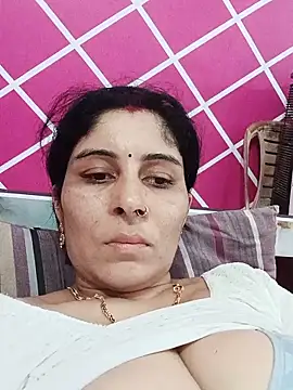 Snapshot of Hot_ree85 chatting on June 17, 4:26 am Hot ree85 online show from June 17, 4:26 am
