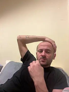 Snapshot of Majestik1 chatting on January 14, 12:00 pm Majestik1 online show from January 14, 12:00 pm