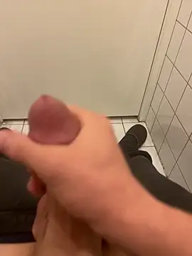 Snapshot of Majestik1 chatting on February 5, 8:13 pm Majestik1 online show from February 5, 8:13 pm