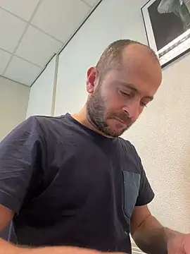 Snapshot of Majestik1 chatting on March 9, 1:59 pm Majestik1 online show from March 9, 1:59 pm