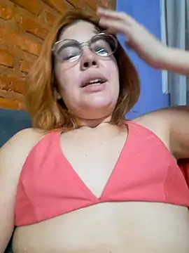 Snapshot of mililena1 chatting on April 1, 1:06 am mililena1 online show from April 1, 1:06 am