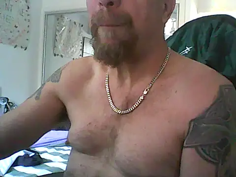Snapshot of loudandproud chatting on April 1, 9:56 pm loudandproud online show from April 1, 9:56 pm