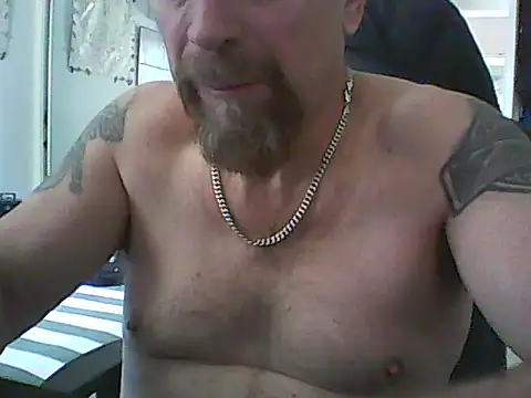 Snapshot of loudandproud chatting on April 23, 1:51 am loudandproud online show from April 23, 1:51 am