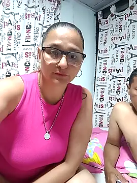 Snapshot of natalliecoopers chatting on April 19, 1:38 am natalliecoopers online show from April 19, 1:38 am