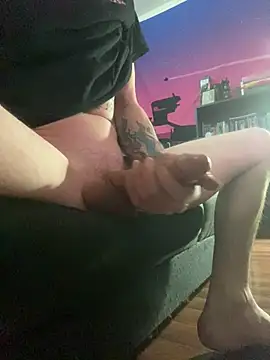 Snapshot of Beastbab3 chatting on February 4, 11:31 pm Beastbab3 online show from February 4, 11:31 pm