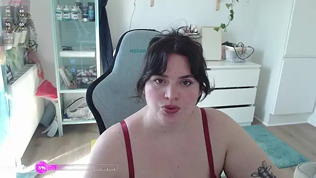 Snapshot of YourPrettyHazel chatting on March 20, 10:42 am YourPrettyHazel online show from March 20, 10:42 am