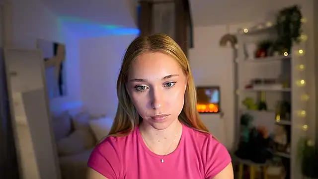 MilaBunny2000 online show from February 24, 2:15 pm