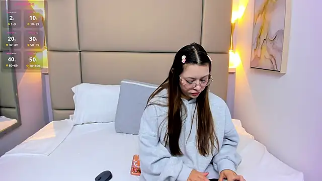 lanna 18  online show from February 13, 12:01 pm