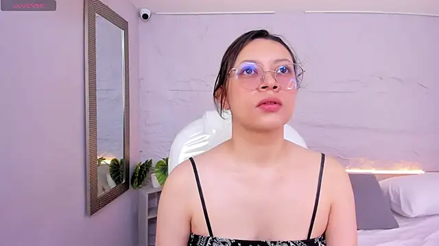 Snapshot of lanna_18_ chatting on June 1, 11:45 am lanna 18 online show from June 1, 11:45 am