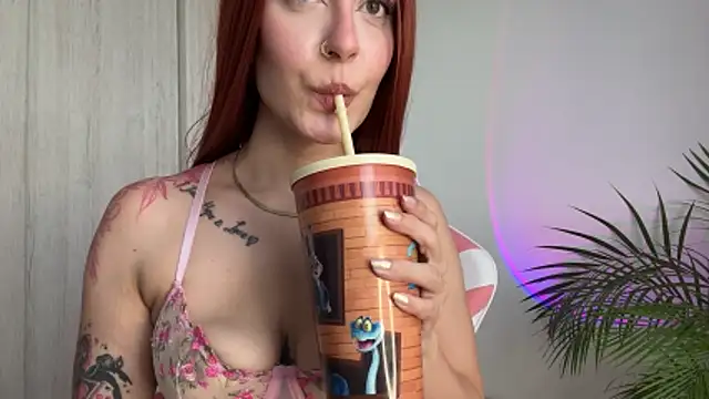 Snapshot of alesziarose_ chatting on May 18, 9:42 pm alesziarose online show from May 18, 9:42 pm