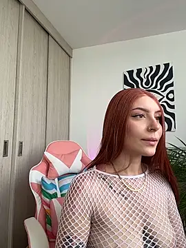 Snapshot of alesziarose_ chatting on June 18, 9:30 pm alesziarose online show from June 18, 9:30 pm
