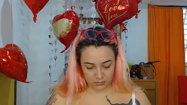 Snapshot of Nova-Satela chatting on February 18, 7:21 pm Nova-Satela online show from February 18, 7:21 pm