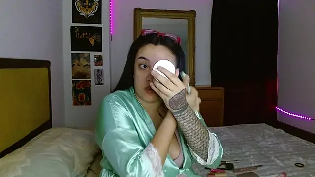 Snapshot of Nova-Satela chatting on March 7, 5:10 pm Nova-Satela online show from March 7, 5:10 pm