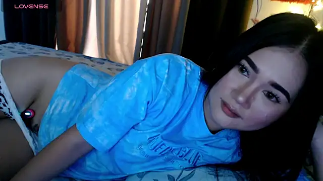 Snapshot of simplykhate chatting on August 3, 2:43 am simplykhate online show from August 3, 2:43 am